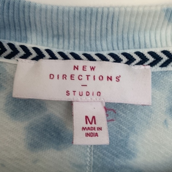 New Directions Studio Distressed Raw Hem Tie-Dye Top Blue/White M - Picture 3 of 6
